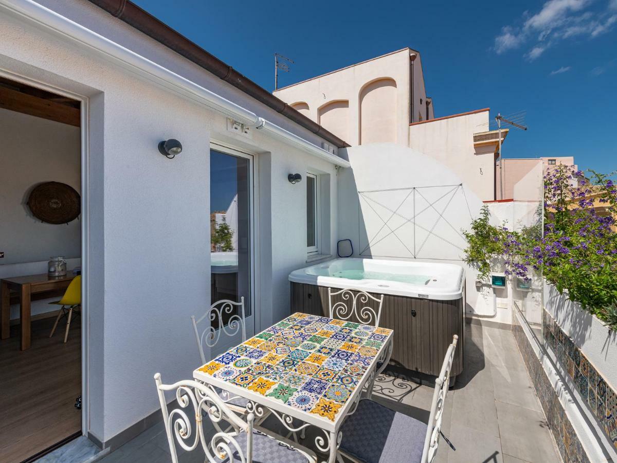 "Bea'S Terrace" - Private Jacuzzi And Panoramic Rooftop In The City Centre Cagliari Exterior foto