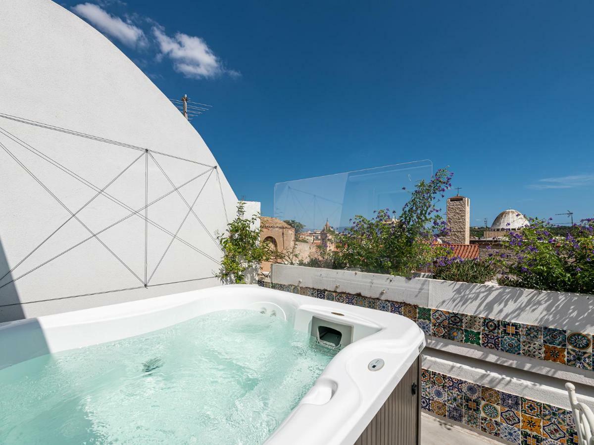 "Bea'S Terrace" - Private Jacuzzi And Panoramic Rooftop In The City Centre Cagliari Exterior foto