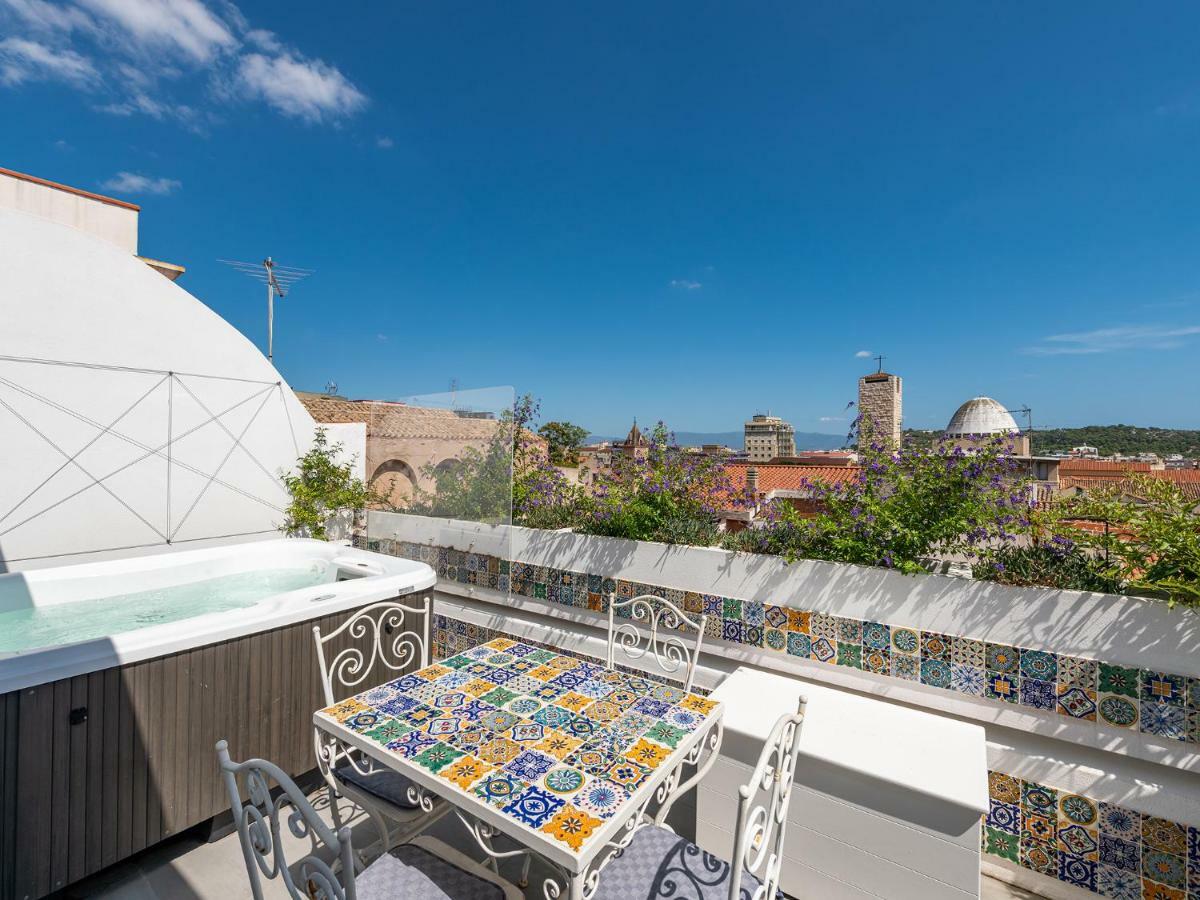 "Bea'S Terrace" - Private Jacuzzi And Panoramic Rooftop In The City Centre Cagliari Exterior foto